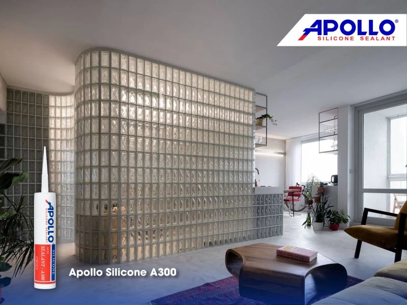 Thi công vách ngăn phòng khách bằng gạch kính với Apollo Silicone A300 giúp đảm bảo chất lượng không gian sống